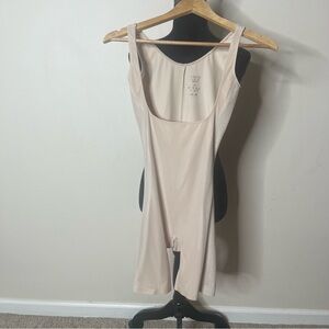 Assets by Spanx Red Hot Label Beige Lace Panel Open Bust Mid Thigh Bodysuit Sz L